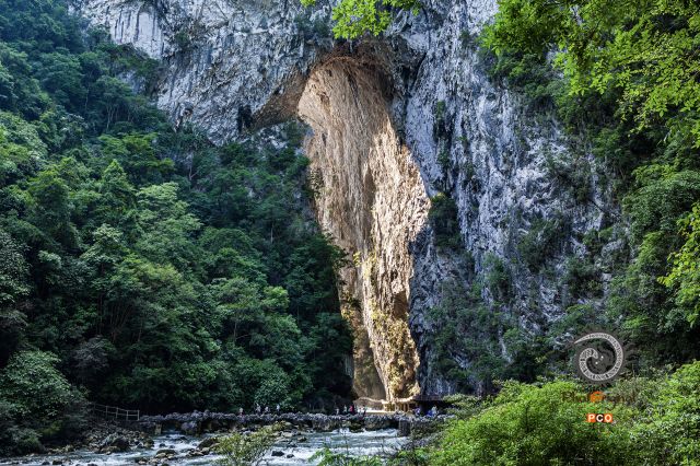 阳光明媚透山过