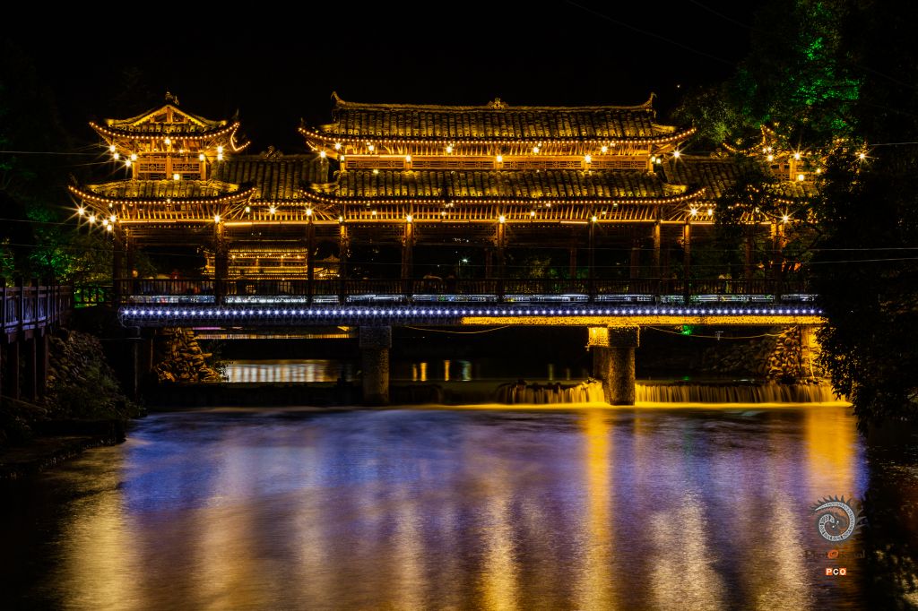 风雨桥夜色
