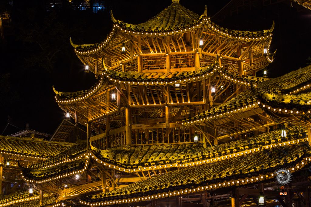 风雨桥夜色
