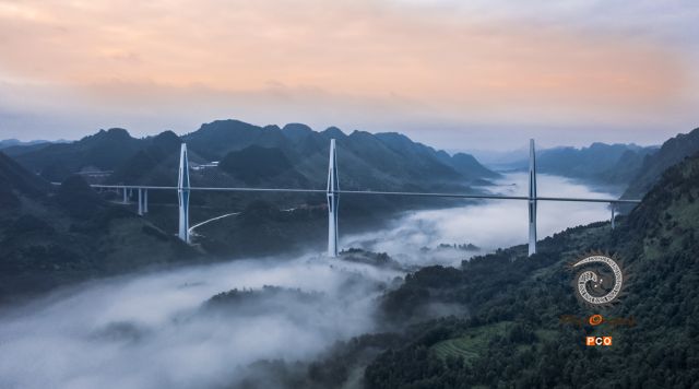《平塘江大桥晨韵》