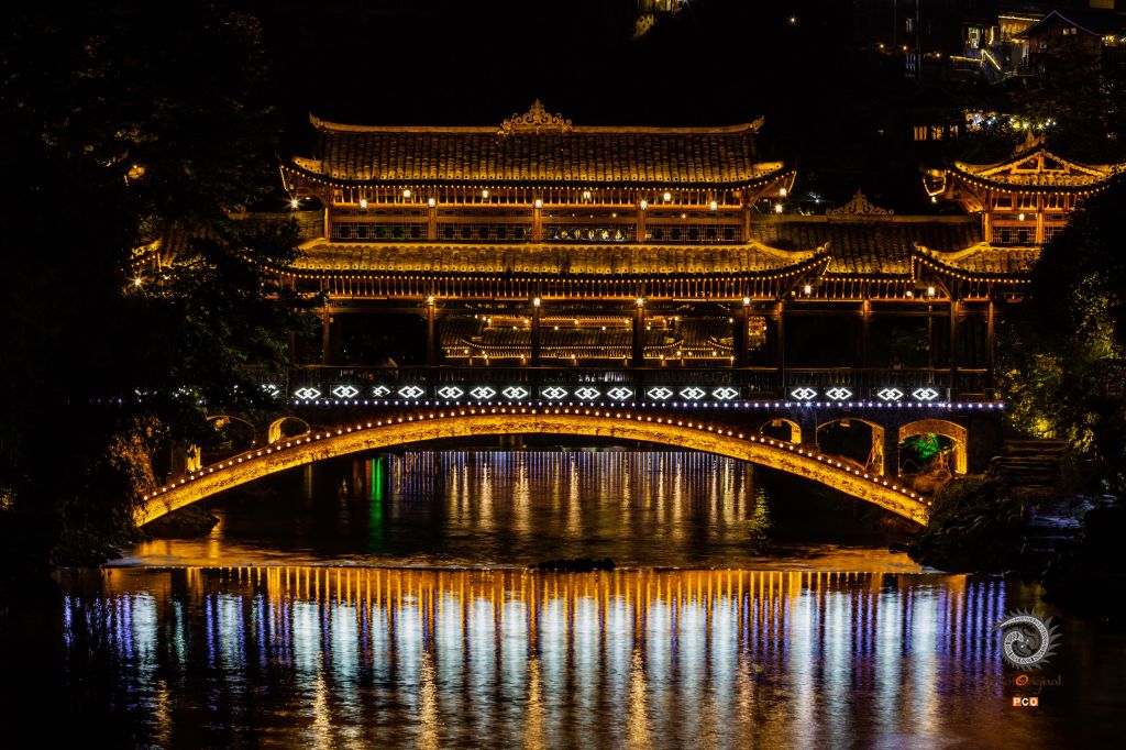 风雨桥夜色