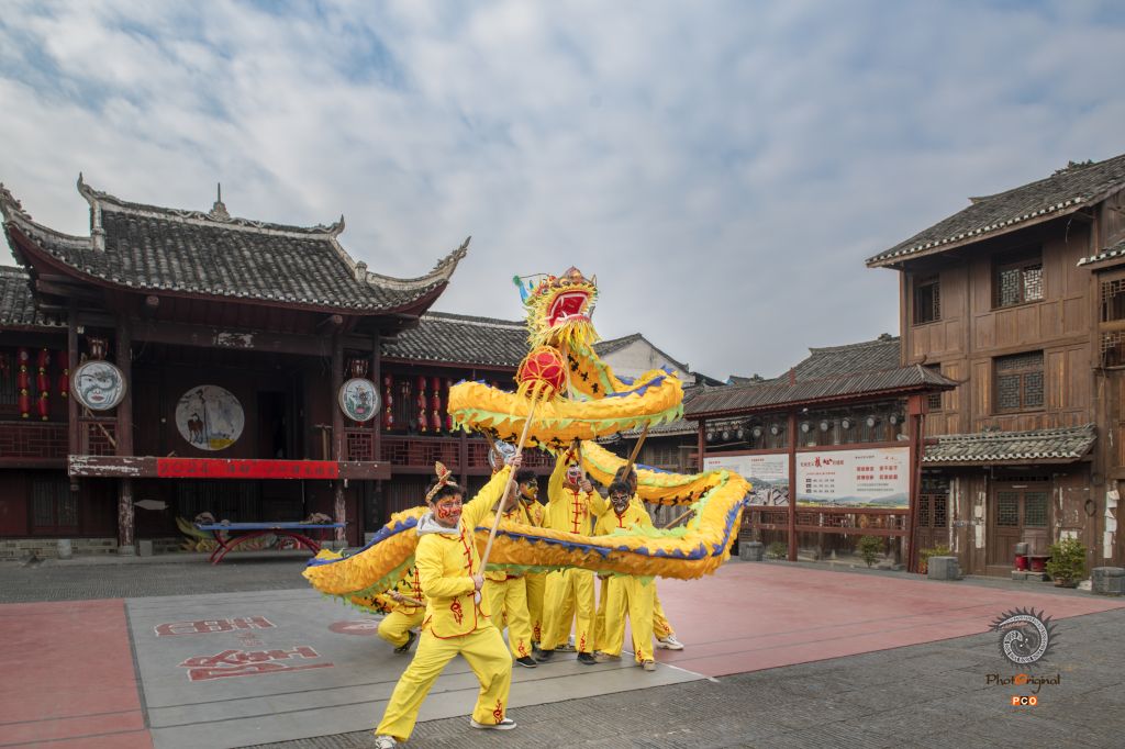 《汉韵绮丽：隆里花脸龙》