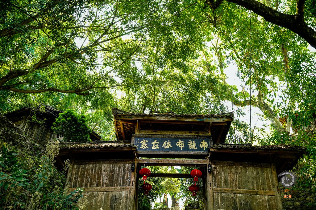 《南龙村：藏于四月黔西南的古朴遗珠》