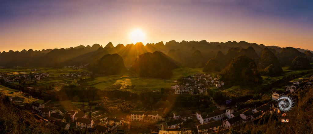 夕照万峰家园美