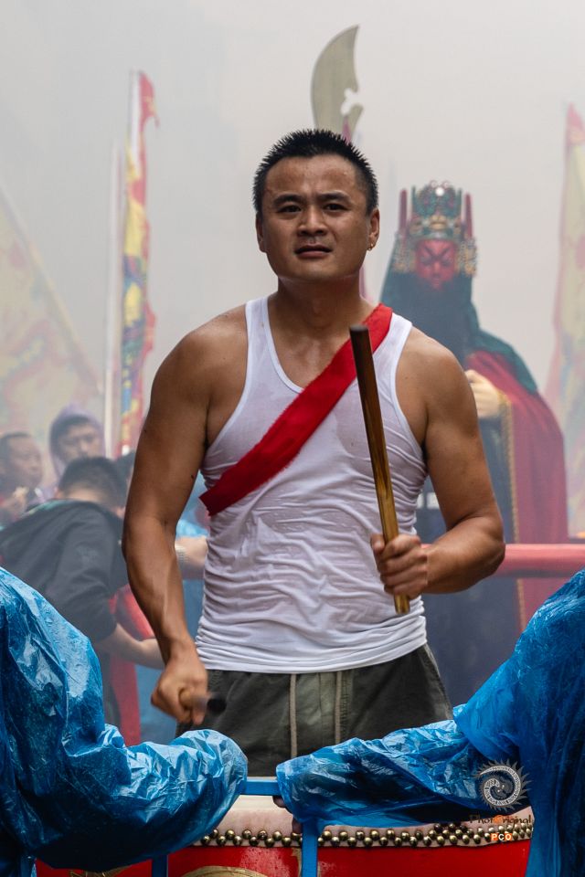 雨中的鼓手