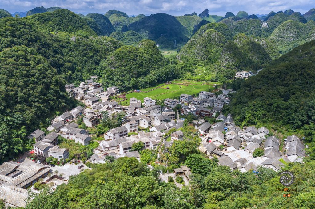 《秘境高荡千年古寨》