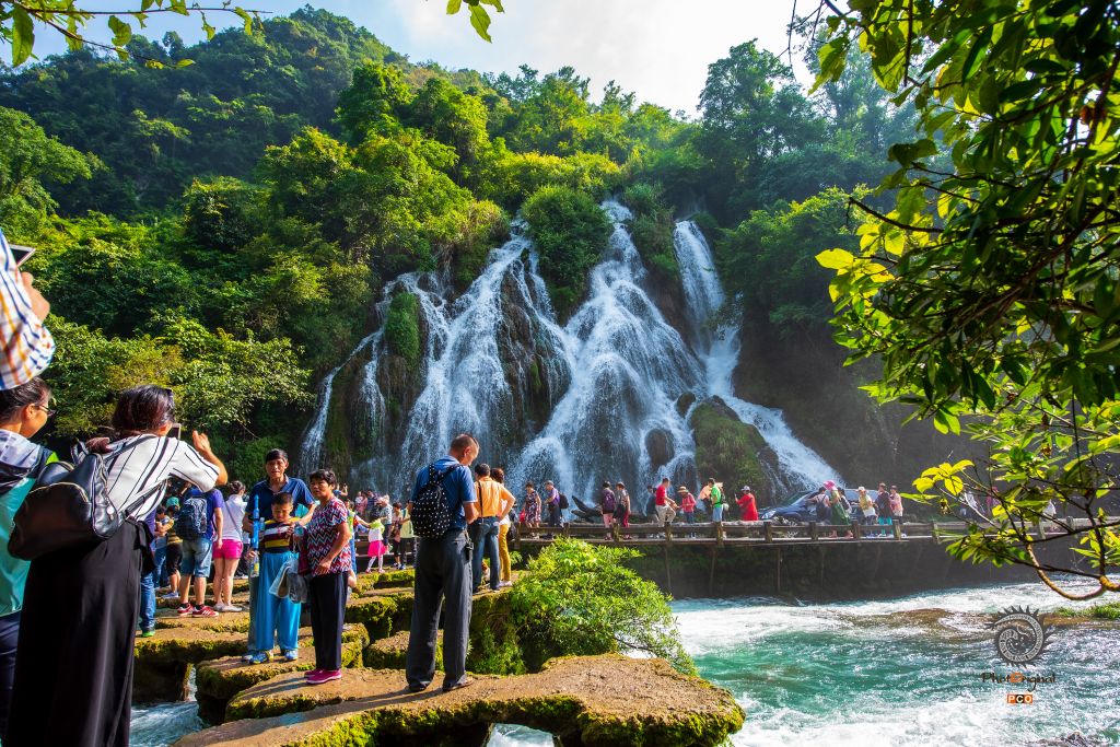 《翠谷飞瀑》