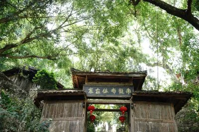 《南龙村：藏于四月黔西南的古朴遗珠》