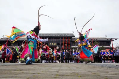 地戏进古城
