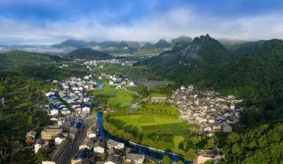 《老民居与新民居全貌》
