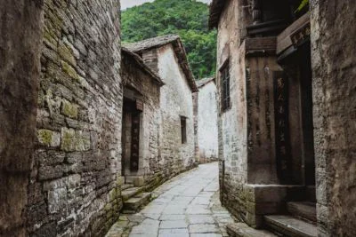 《本寨》
