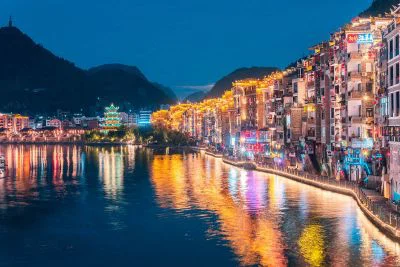《镇远夜景》