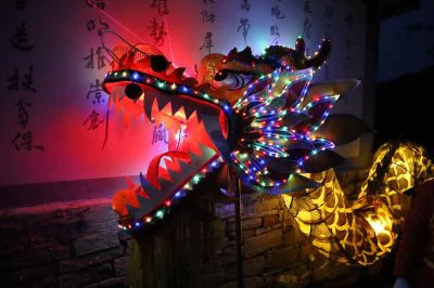 《正月舞龙》
