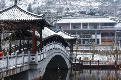 《广居站》