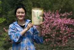 多彩贵州·第十四届中国原生态国际摄影大展 · 走在左边 的图集
