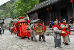 2025多彩贵州·第十八届中国原生态国际摄影大展 · 潇洒玩玩 的图集