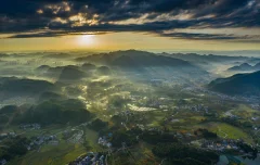 第十五届多彩贵州·中国原生态国际摄影大展·”空中瞰贵州”主题征稿 · 光影之旅 的图集