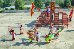 ​2024多彩贵州·第十七届中国原生态国际摄影大展 · 路人悠悠 的图集