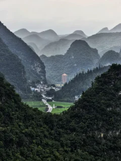 2025多彩贵州·第十八届中国原生态国际摄影大展 · 襟花 的图集