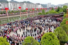 多彩贵州·第十四届中国原生态国际摄影大展 · 冷雨飘扬 的图集