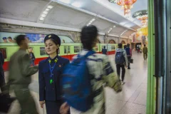 《走近向着“太阳”的人们》