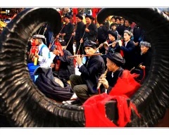 《  布依盛典》
