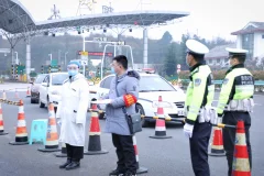 《贵阳市花溪区桐木岭南环线高速路收费站疫情防控点》