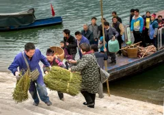 多彩贵州·第十四届中国原生态国际摄影大展 · 无线的风筝 的图集