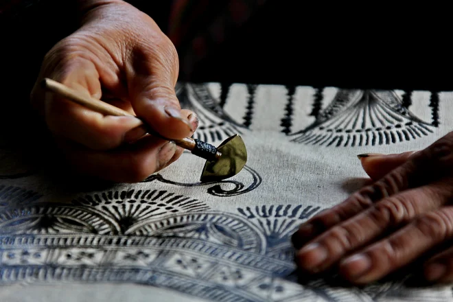 黔东南·丹寨 巧手绘蜡染