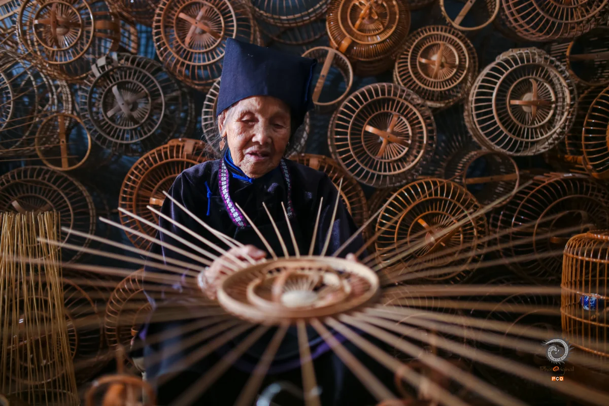 多彩贵州·第十四届中国原生态国际摄影大展 · 冷雨飘扬 的图集