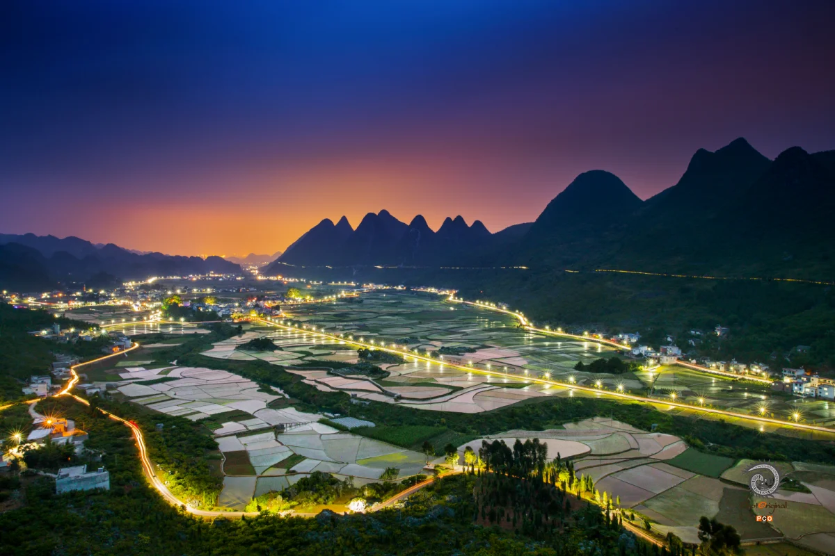 峰林夜色