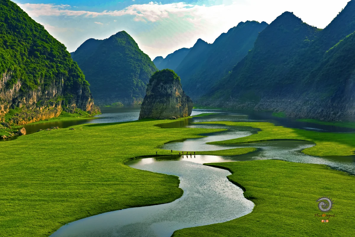 《小河弯弯》
