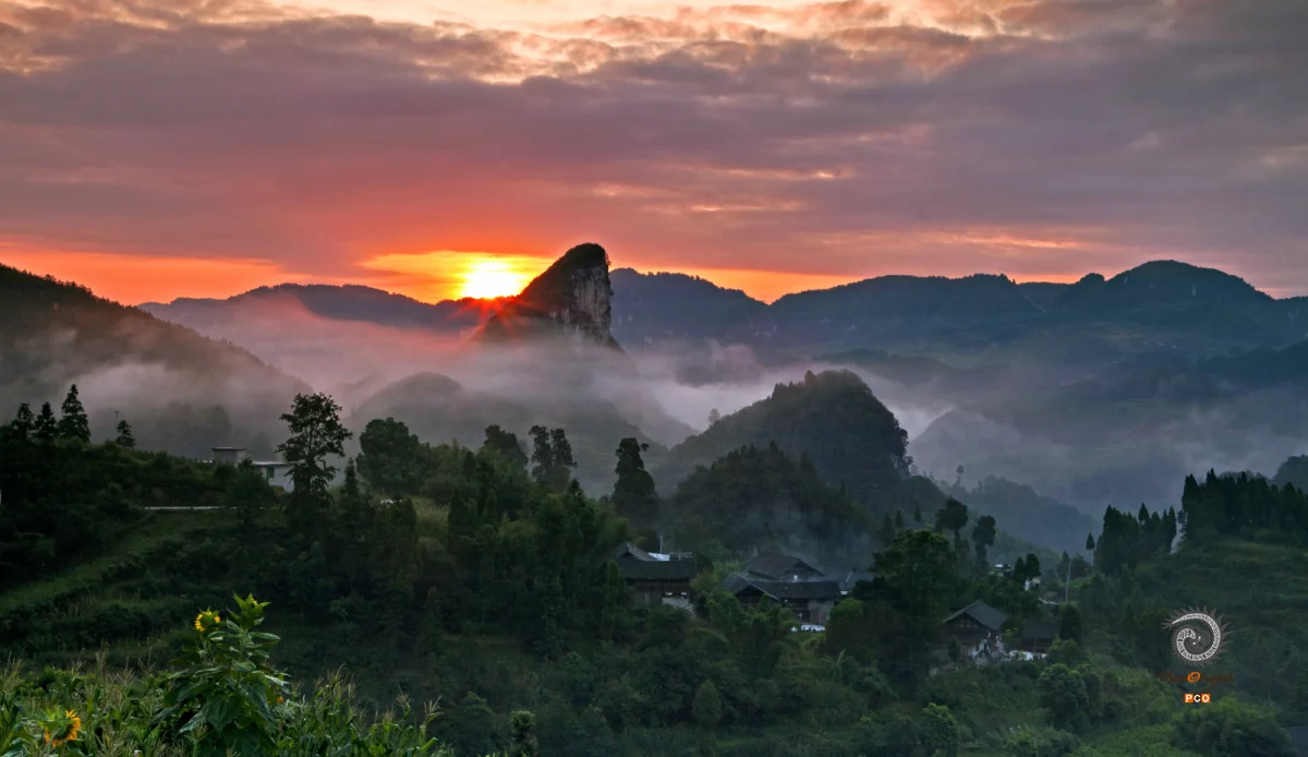《日出小山村(开阳)》