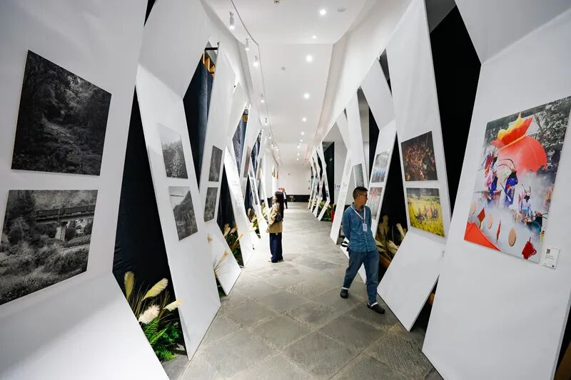 一个摄影展的十九年：从“展图片”到“影像+”
